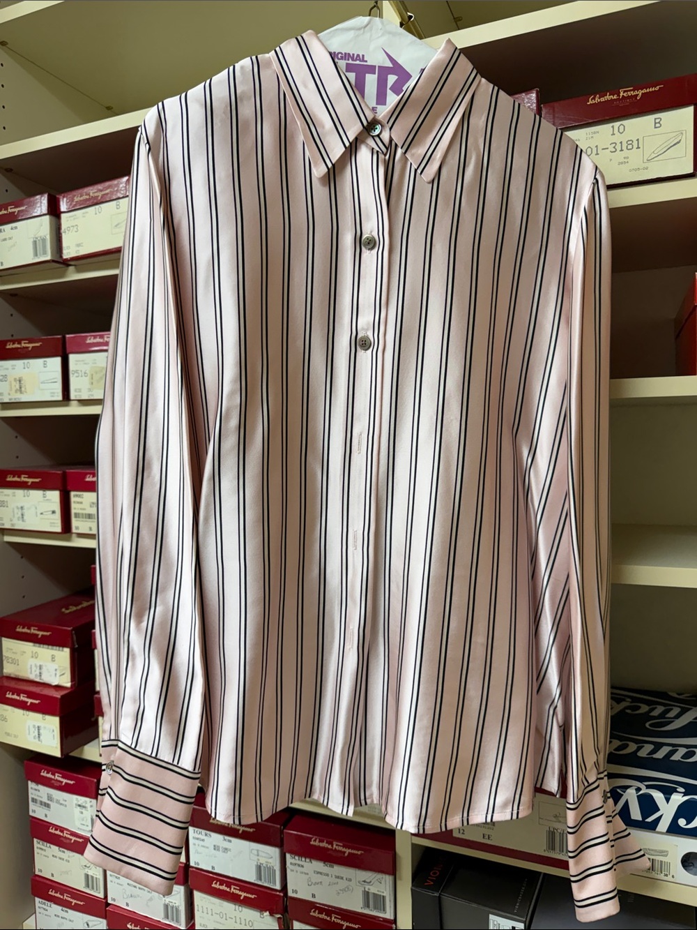 Ellen Tracy pale pink 100% silk button down Top